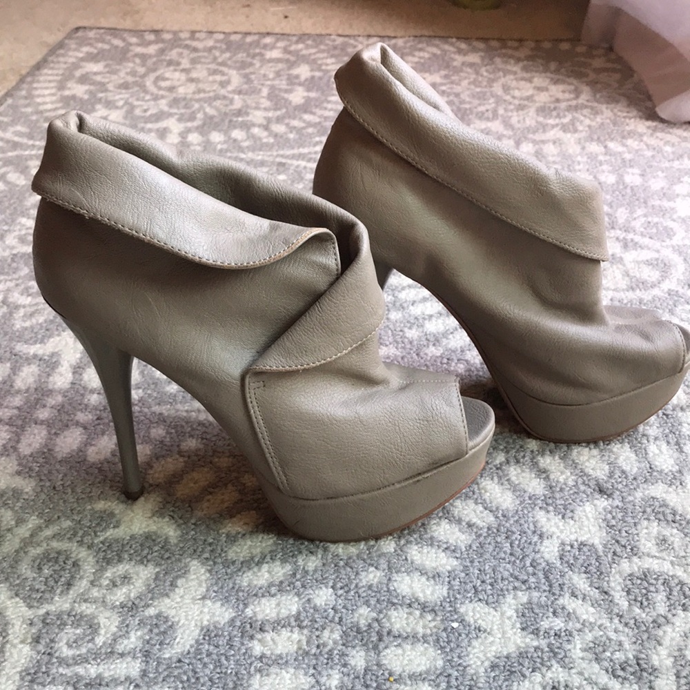 Stiletto ankle leather heels